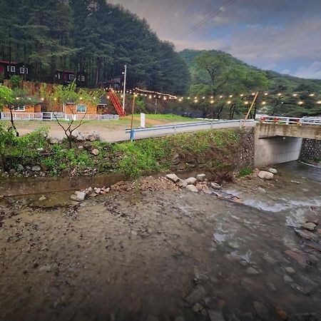 Hongcheon Gongjaksan Recreational Forest Pension Luaran gambar