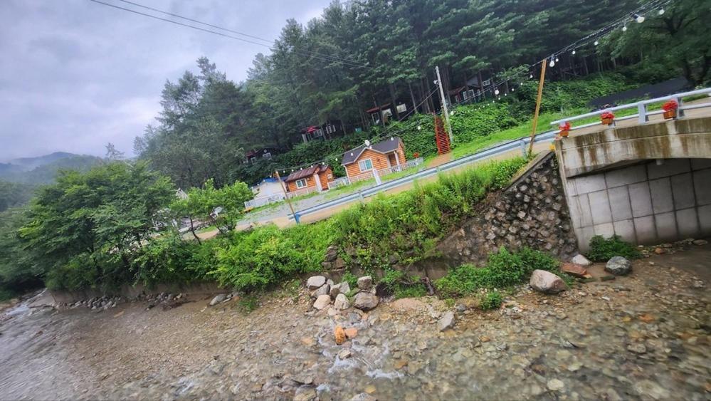 Hongcheon Gongjaksan Recreational Forest Pension Luaran gambar