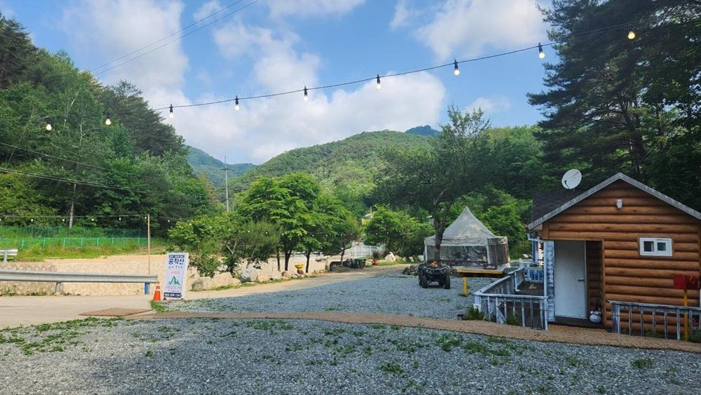 Hongcheon Gongjaksan Recreational Forest Pension Luaran gambar