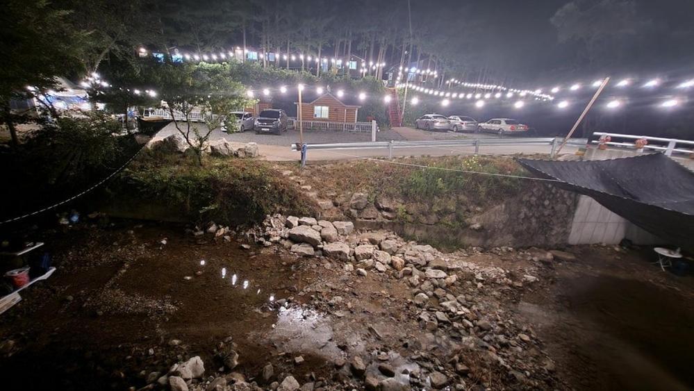 Hongcheon Gongjaksan Recreational Forest Pension Luaran gambar