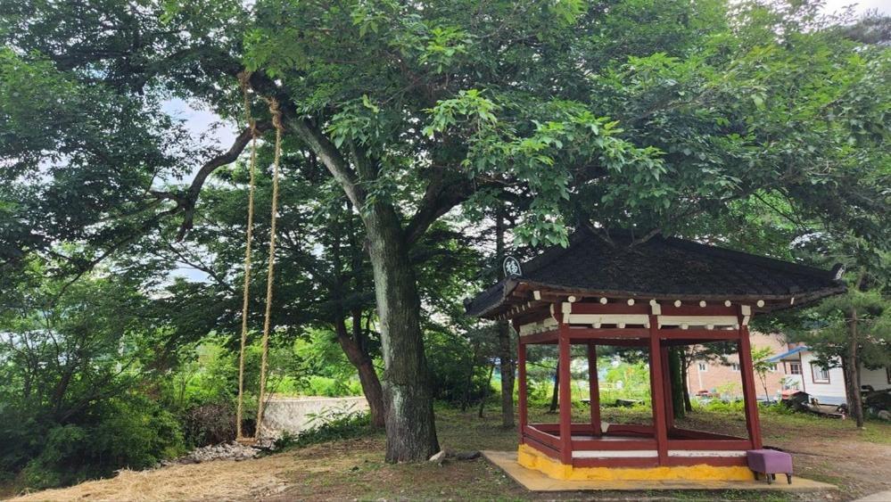 Hongcheon Gongjaksan Recreational Forest Pension Luaran gambar