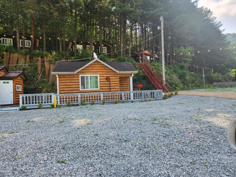 Hongcheon Gongjaksan Recreational Forest Pension Luaran gambar