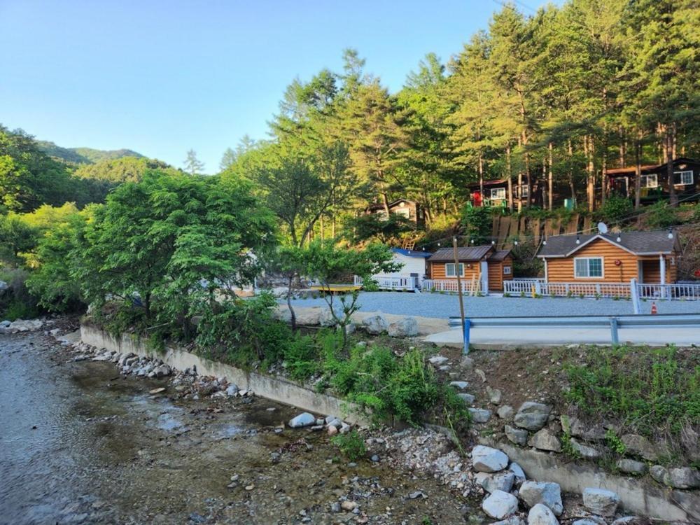 Hongcheon Gongjaksan Recreational Forest Pension Luaran gambar