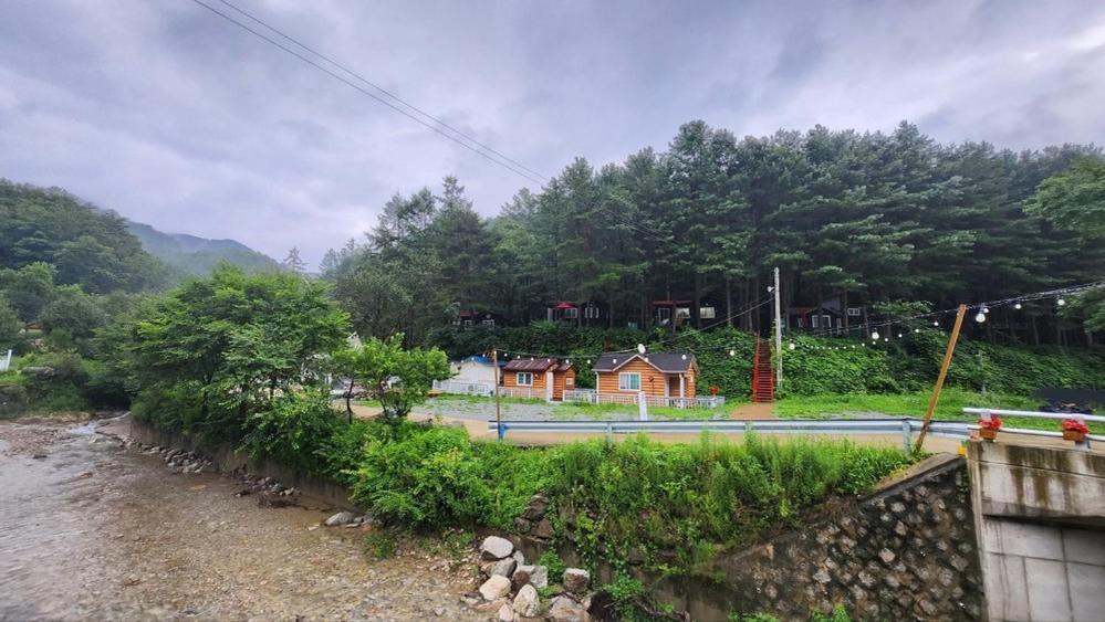 Hongcheon Gongjaksan Recreational Forest Pension Luaran gambar